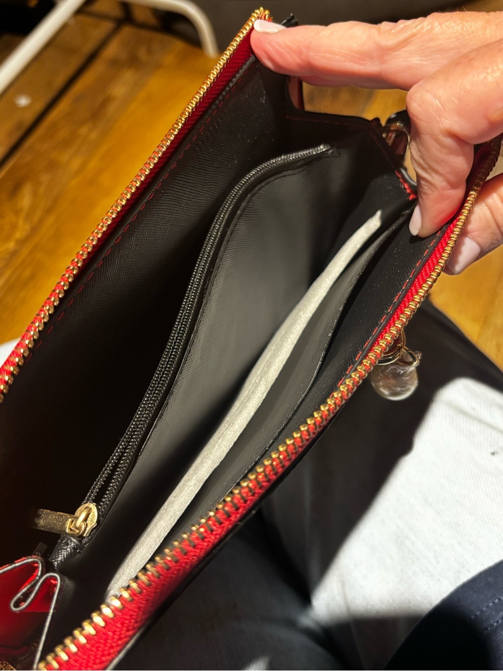 Stylish Red Novelty Crossbody Bag with Chain - Picture 4 of 5
